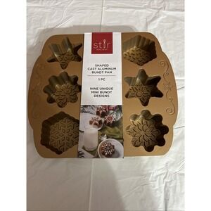 Stir Holiday Snowflake Shaped Cast Aluminum Bundt Pan